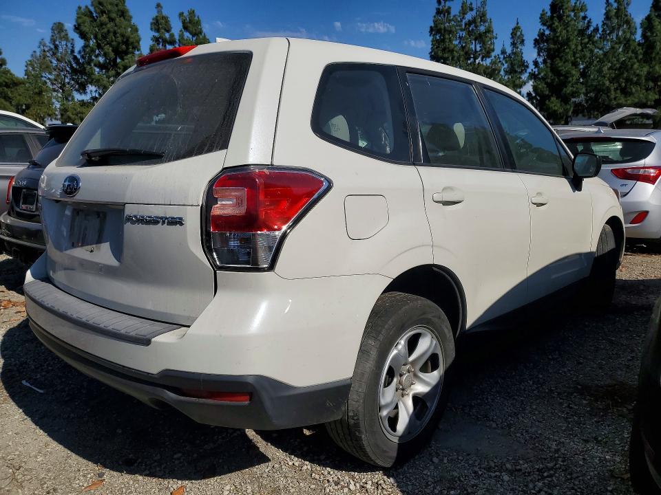 56100256 :رقم المزاد ، JF2SJAAC9JH617017 vin ، 2018 Subaru Forester مزاد بيع