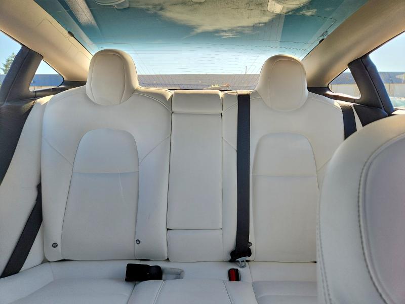 57876806 :رقم المزاد ، 5YJ3E1EB0JF135058 vin ، 2018 Tesla Model 3 مزاد بيع