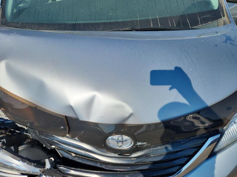 55113996 :رقم المزاد ، 5TDKK3DC7BS095102 vin ، 2011 Toyota Sienna مزاد بيع