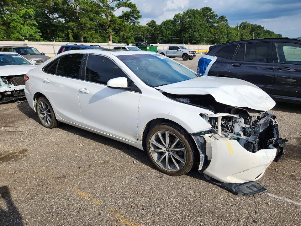 54388946 :رقم المزاد ، 4T1BK1FK3HU577199 vin ، 2017 Toyota Camry مزاد بيع