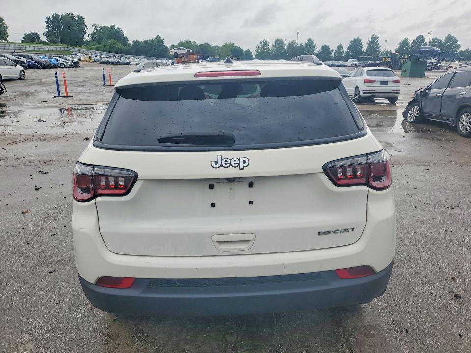 58832256 :رقم المزاد ، 3C4NJCAB3JT208236 vin ، 2018 Jeep Compass مزاد بيع