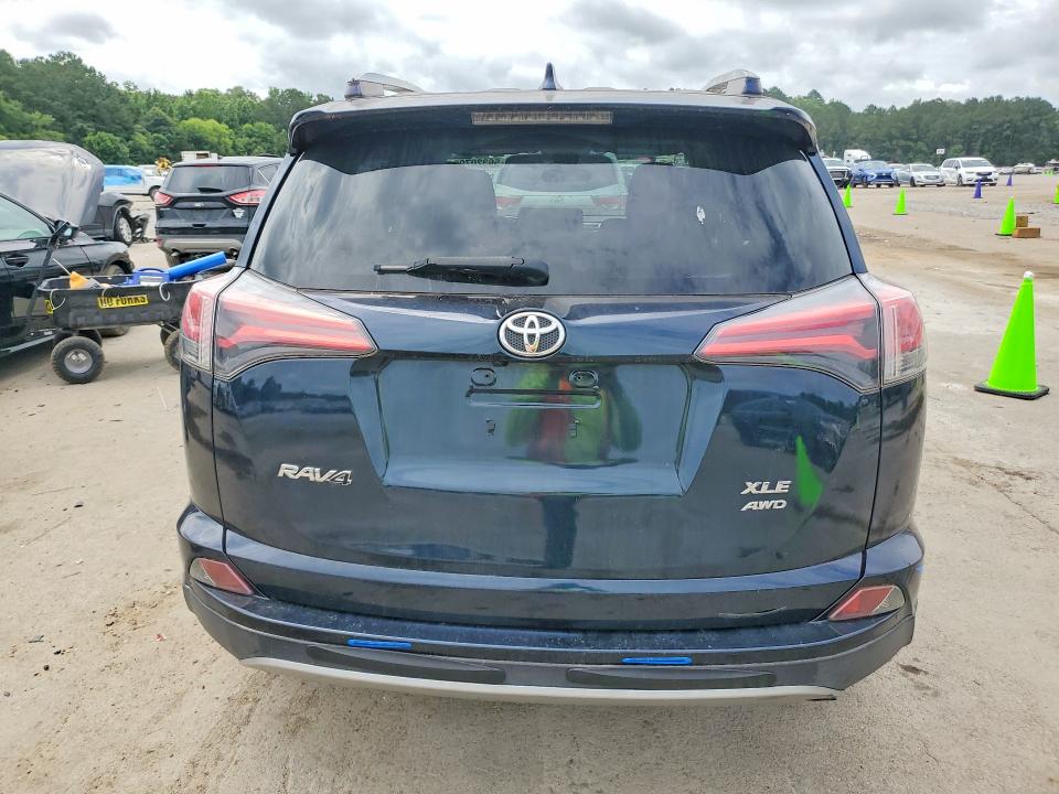 2018 Toyota Rav4 მანქანა იყიდება აუქციონზე, vin: JTMRFREV3JJ237222, აუქციონის ნომერი: 56320796