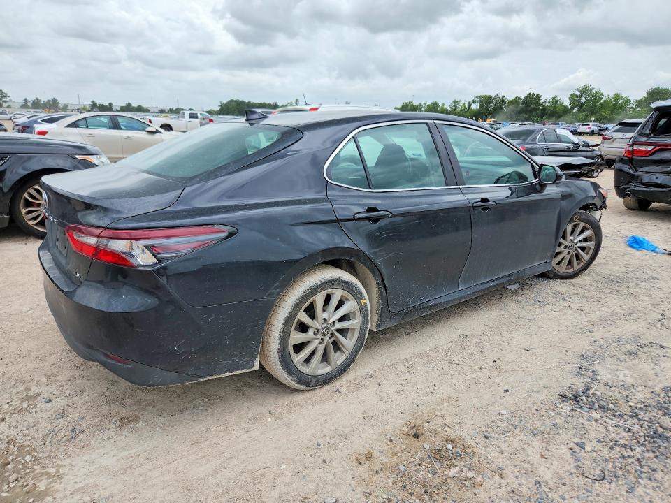 56540476 :رقم المزاد ، 4T1C11AK9NU676488 vin ، 2022 Toyota Camry مزاد بيع