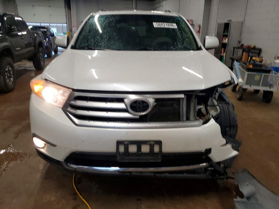 56831896 :رقم المزاد ، 5TDBK3EH5CS141134 vin ، 2012 Toyota Highlander مزاد بيع