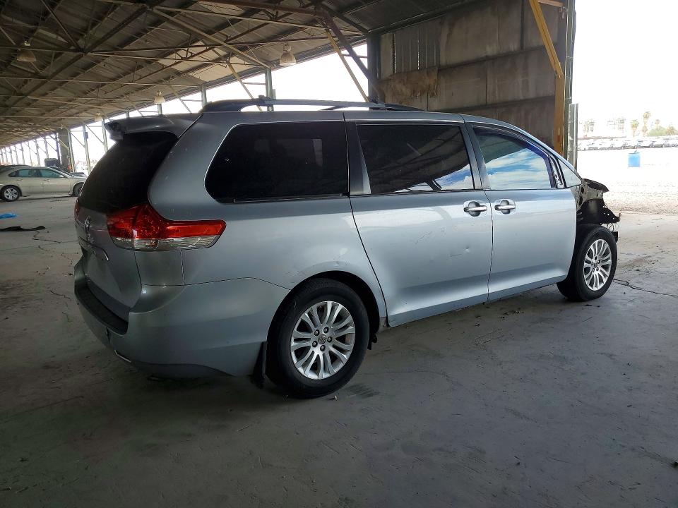 58616446 :رقم المزاد ، 5TDYK3DC8BS145466 vin ، 2011 Toyota Sienna مزاد بيع