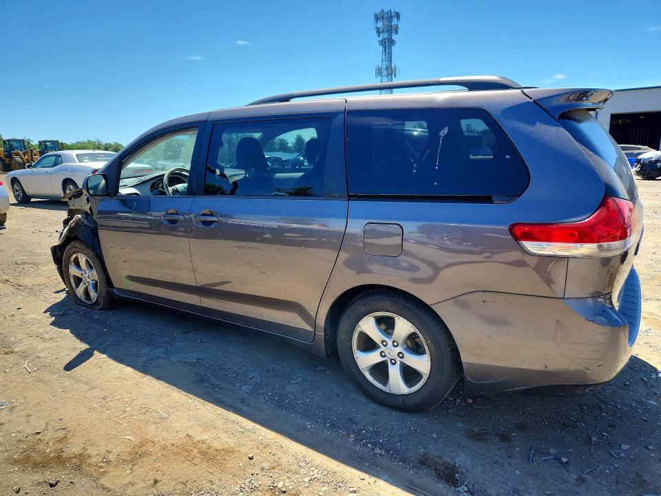 2013 Toyota Sienna მანქანა იყიდება აუქციონზე, vin: 5TDKK3DCXDS317392, აუქციონის ნომერი: 56332986