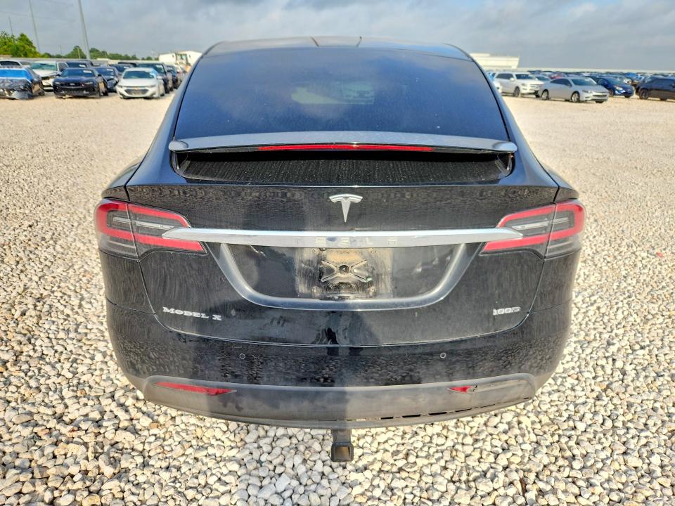 58758466 :رقم المزاد ، 5YJXCAE28JF092046 vin ، 2018 Tesla Model X مزاد بيع