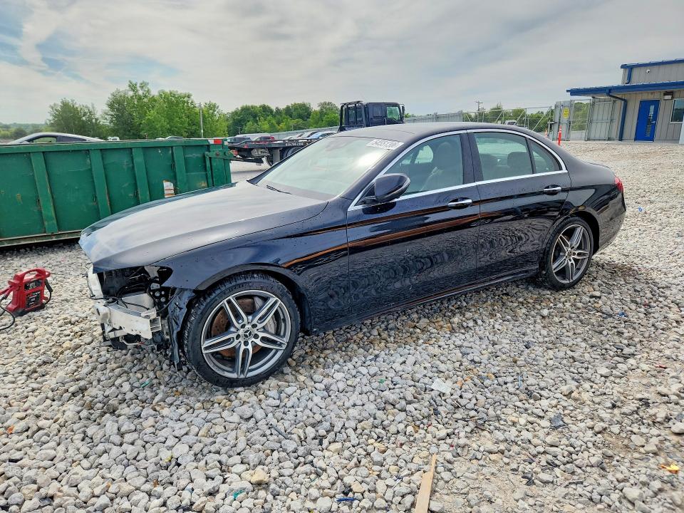 54551306 :رقم المزاد ، WDDZF4KB3JA401152 vin ، 2018 Mercedes-benz E مزاد بيع