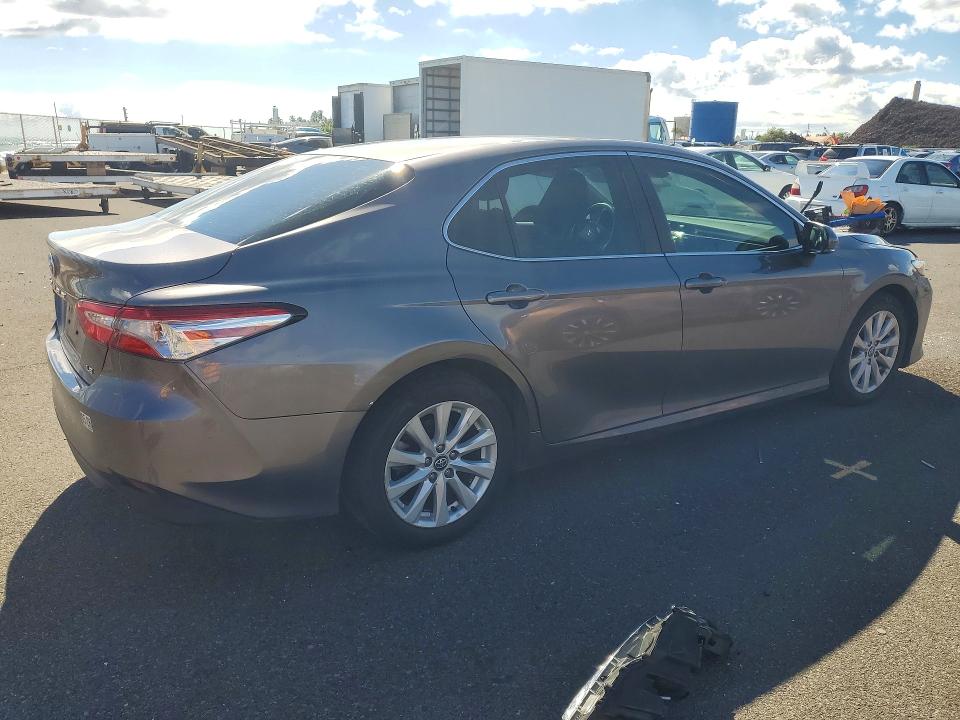 57629506 :رقم المزاد ، 4T1L11AK3LU902182 vin ، 2020 Toyota Camry مزاد بيع