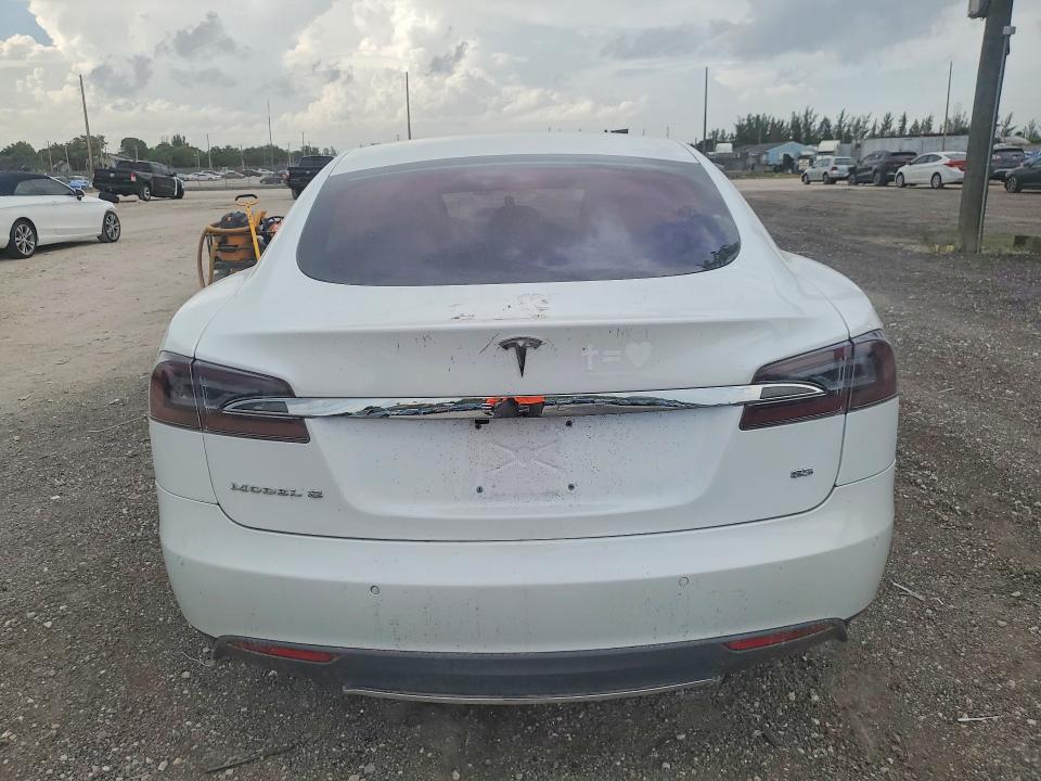 2015 Tesla Model S მანქანა იყიდება აუქციონზე, vin: 5YJSA1H1XFFP70936, აუქციონის ნომერი: 55724146