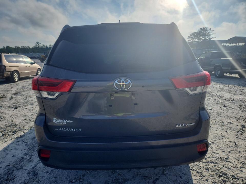 Продаж на аукціоні авто 2018 Toyota Highlander, vin: 5TDJZRFH5JS525064, номер лоту: 55870296