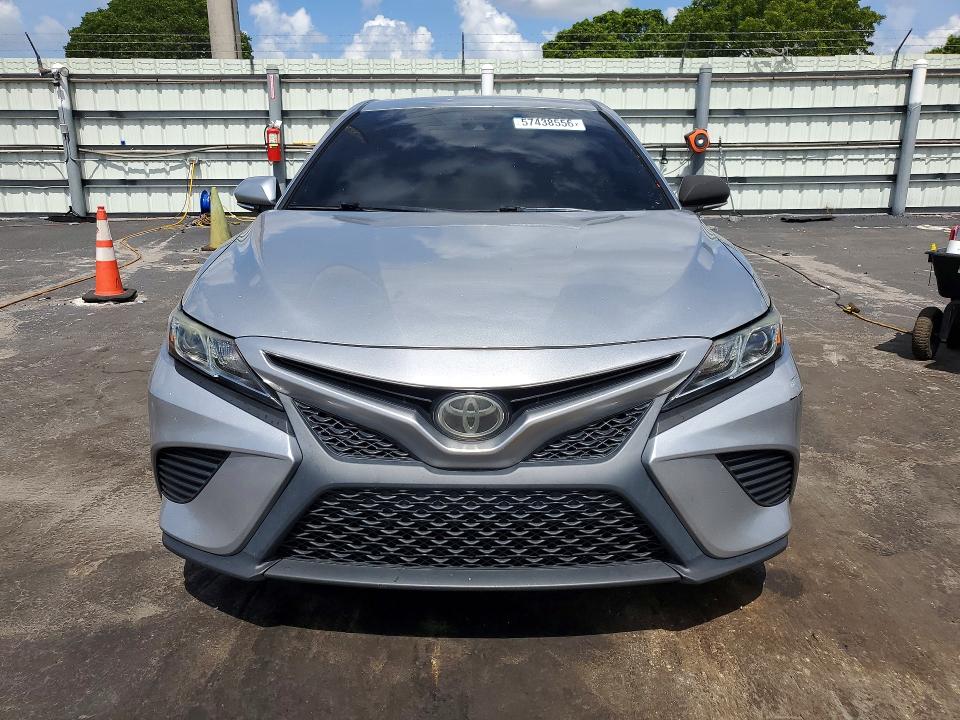 2019 Toyota Camry მანქანა იყიდება აუქციონზე, vin: 4T1B11HK9KU690727, აუქციონის ნომერი: 57438556