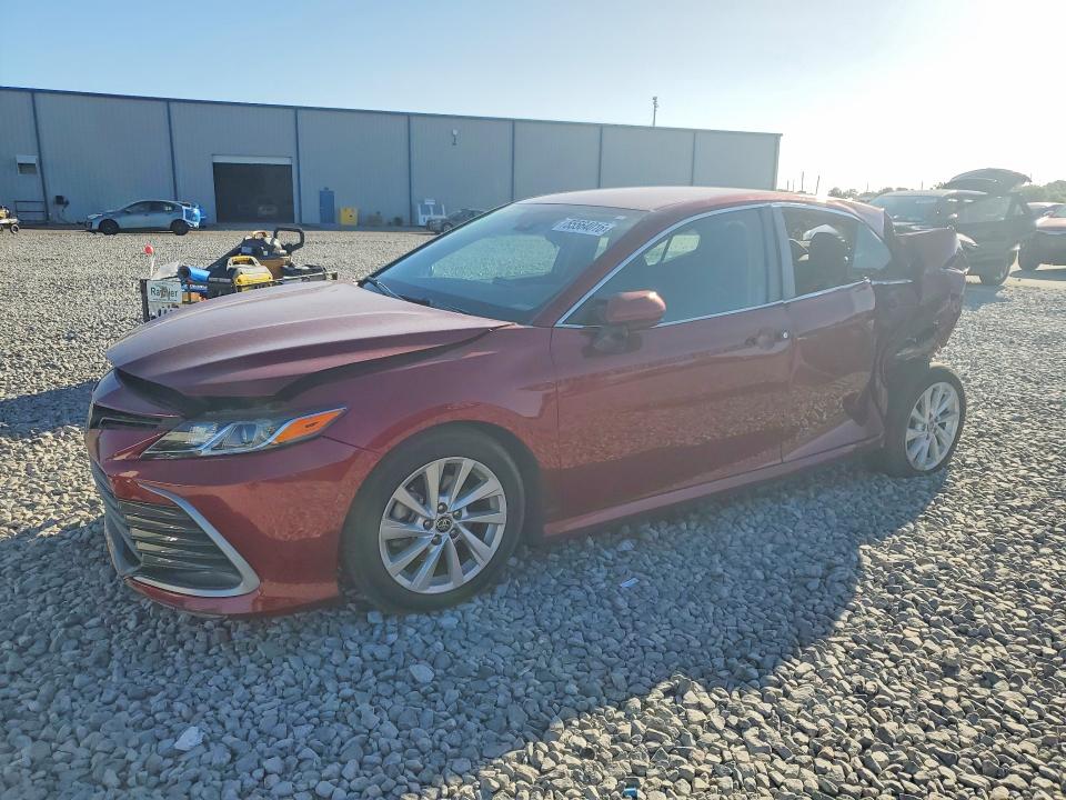 Auction sale of the 2022 Toyota Camry, vin: 4T1C11AK8NU685764, lot number: 55564016