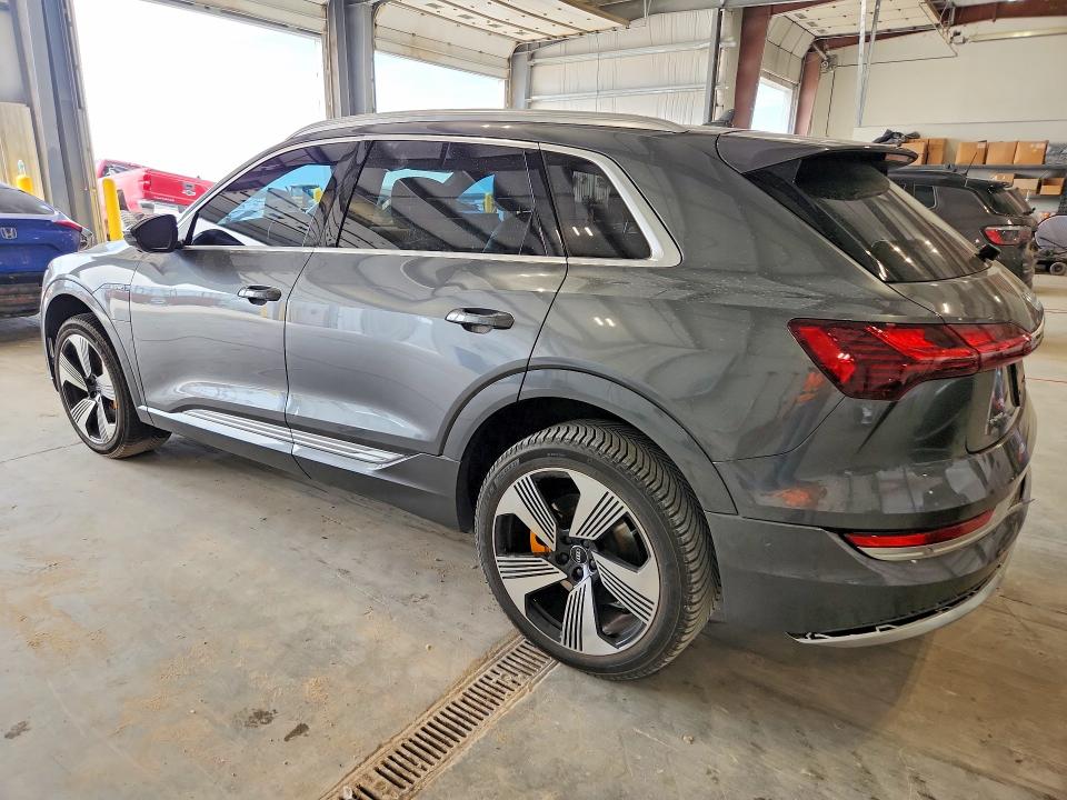 57493496 :رقم المزاد ، WA1VAAGE6KB006008 vin ، 2019 Audi E-tron مزاد بيع