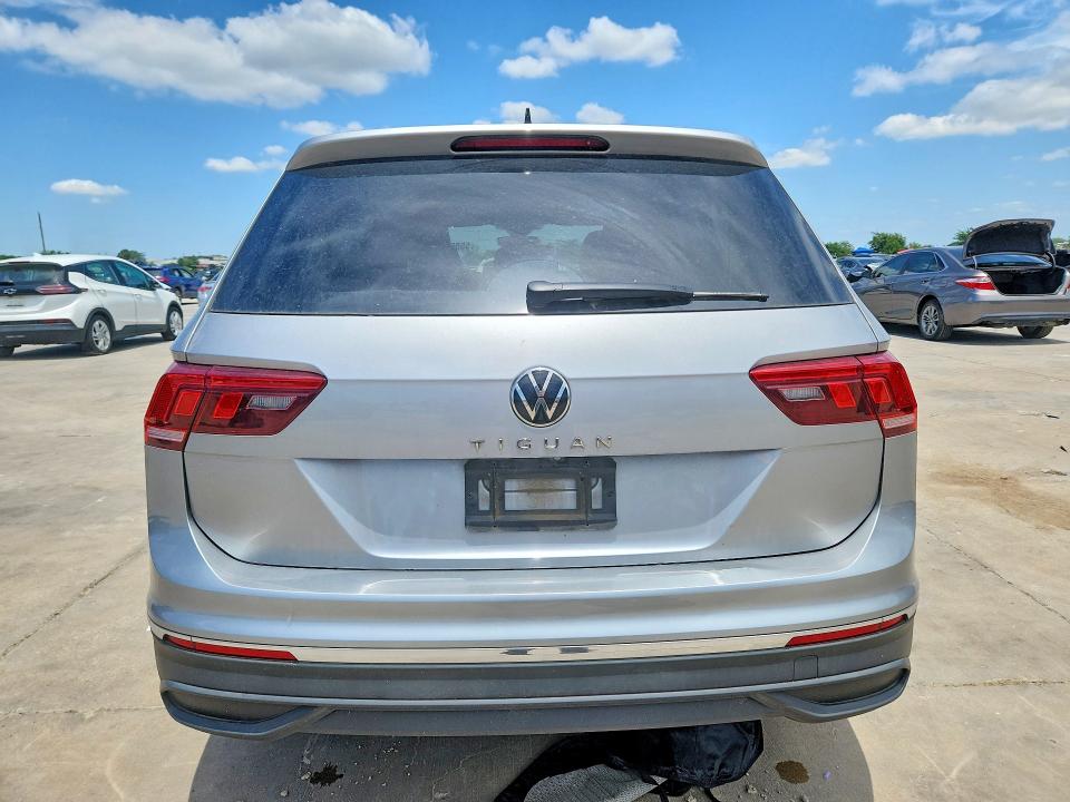 55559996 :رقم المزاد ، 3VV1B7AX7NM029505 vin ، 2022 Volkswagen Tiguan مزاد بيع