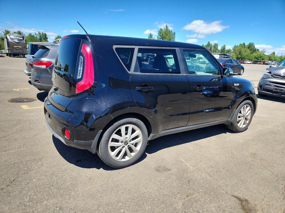 2018 Kia Soul მანქანა იყიდება აუქციონზე, vin: KNDJP3A58J7615061, აუქციონის ნომერი: 57567986