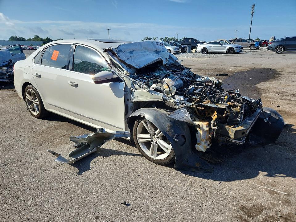 57114856 :رقم المزاد ، 1VWCV7A34FC096977 vin ، 2015 Volkswagen Passat مزاد بيع