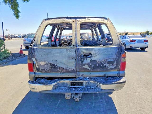 2001 Chevrolet Suburban მანქანა იყიდება აუქციონზე, vin: 3GNFK16T01G205317, აუქციონის ნომერი: 58613636