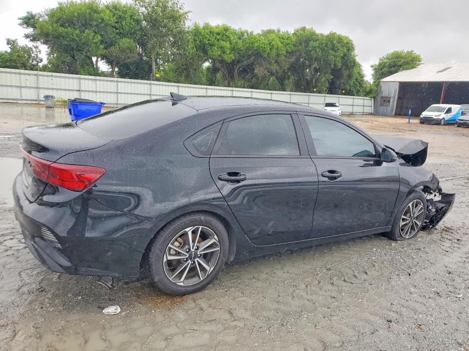 2023 Kia Forte მანქანა იყიდება აუქციონზე, vin: 3KPF24ADXPE647469, აუქციონის ნომერი: 57560086
