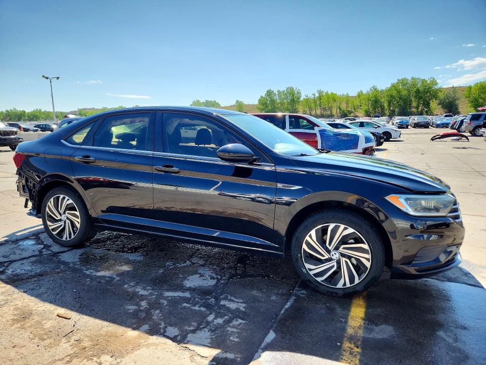 56988816 :رقم المزاد ، 3VWE57BU7MM033318 vin ، 2021 Volkswagen Jetta مزاد بيع
