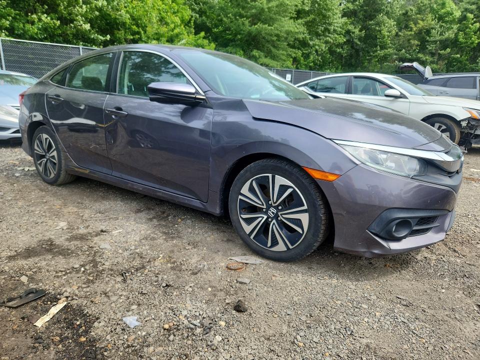 Продажа на аукционе авто 2017 Honda Civic, vin: 2HGFC1F70HH658695, номер лота: 57882326