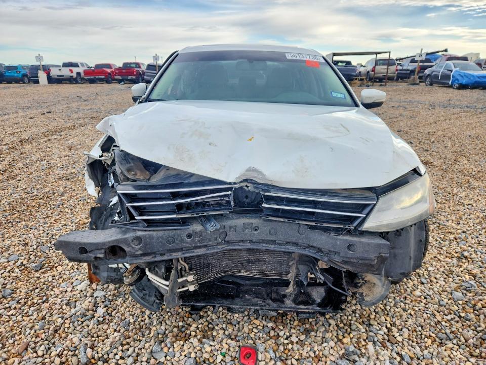 56137736 :رقم المزاد ، 3VWDB7AJ5HM364397 vin ، 2017 Volkswagen Jetta مزاد بيع