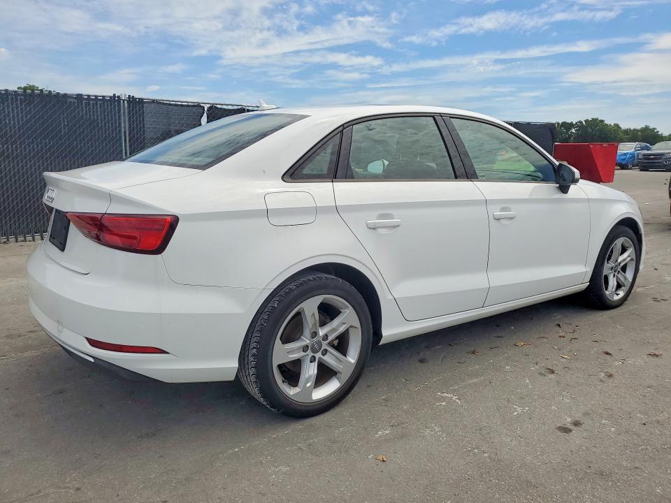56639816 :رقم المزاد ، WAUAUGFF2J1040411 vin ، 2018 Audi A3 مزاد بيع