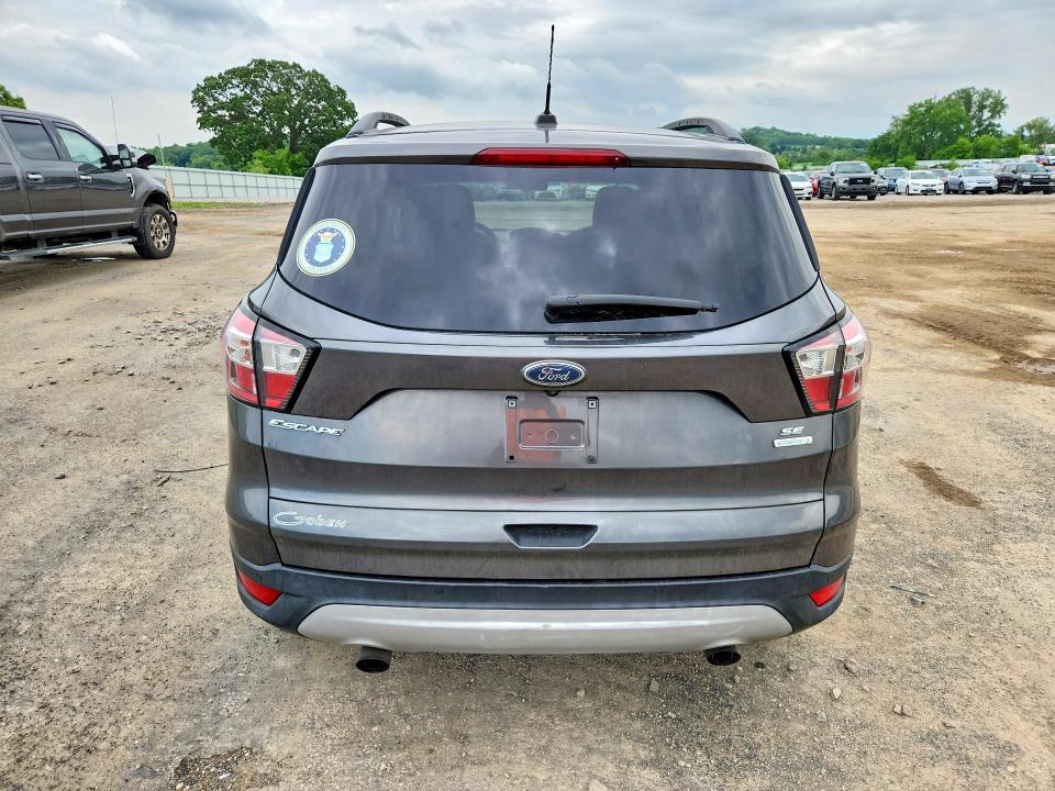 56691046 :رقم المزاد ، 1FMCU0GDXJUD07126 vin ، 2018 Ford Escape مزاد بيع