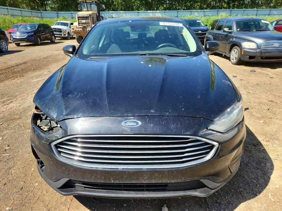 57150786 :رقم المزاد ، 3FA6P0LUXKR180729 vin ، 2019 Ford Fusion مزاد بيع