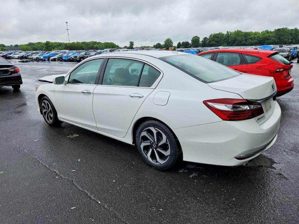 58649926 :رقم المزاد ، 1HGCR3F82HA001630 vin ، 2017 Honda Accord مزاد بيع
