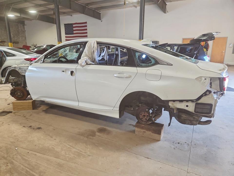 Продажа на аукционе авто 2018 Honda Accord, vin: 1HGCV1F30JA170605, номер лота: 57154176