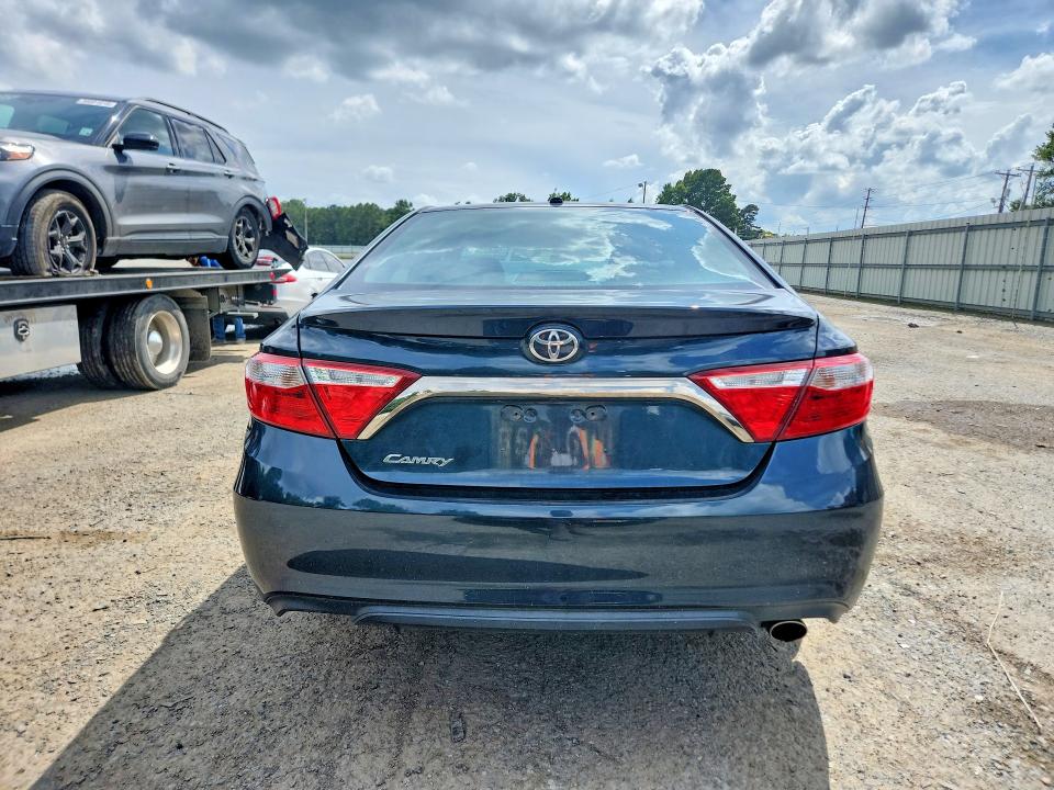 56433416 :رقم المزاد ، 4T1BF1FK0HU374310 vin ، 2017 Toyota Camry مزاد بيع