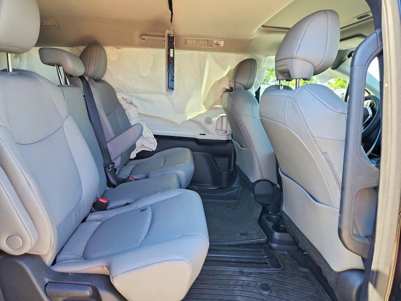 56105846 :رقم المزاد ، 5TDYRKEC1TS304575 vin ، 2026 Toyota Sienna مزاد بيع