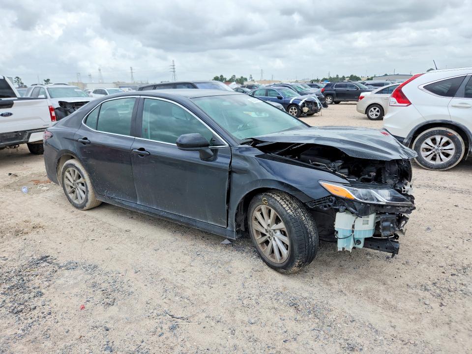 56540476 :رقم المزاد ، 4T1C11AK9NU676488 vin ، 2022 Toyota Camry مزاد بيع