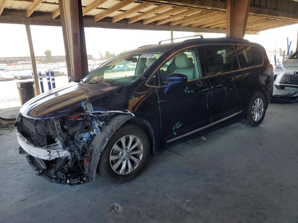 56106186 :رقم المزاد ، 2C4RC1BGXHR719935 vin ، 2017 Chrysler Pacifica مزاد بيع