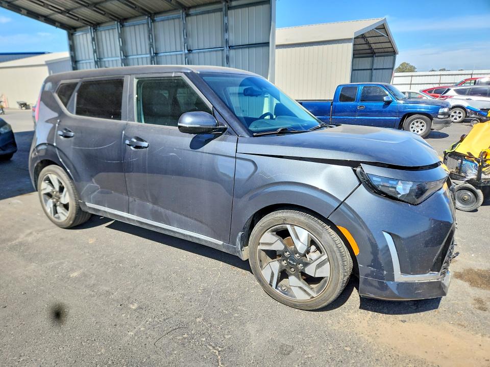 56113036 :رقم المزاد ، KNDJ53AU8P7883114 vin ، 2023 Kia Soul مزاد بيع