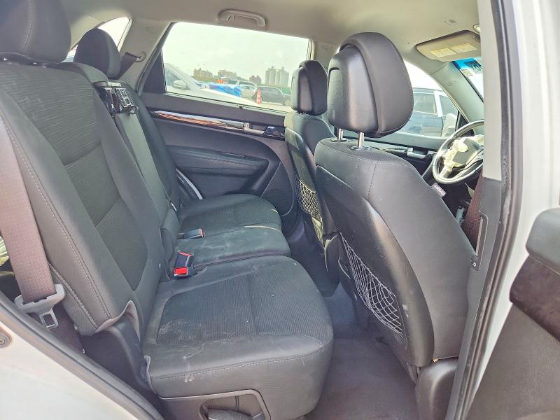 2015 Kia Sorento მანქანა იყიდება აუქციონზე, vin: 5XYKT3A63FG571117, აუქციონის ნომერი: 58606836