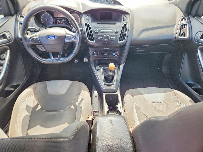 56986106 :رقم المزاد ، 1FADP3L94HL221447 vin ، 2017 Ford Focus مزاد بيع