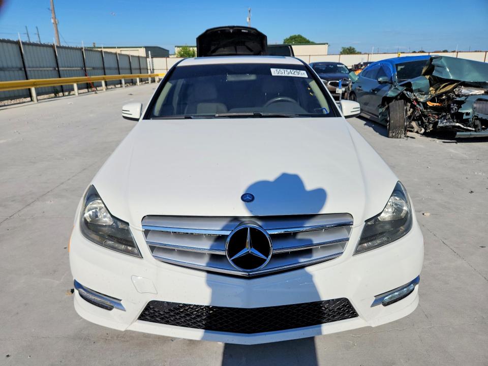 Продажа на аукционе авто 2013 Mercedes-benz C, vin: WDDGF4HB1DR285504, номер лота: 55754296
