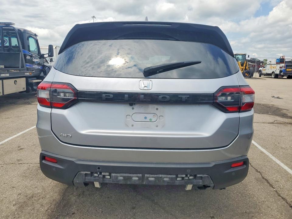 Продажа на аукционе авто 2023 Honda Pilot, vin: 5FNYG1H46PB020311, номер лота: 58941616
