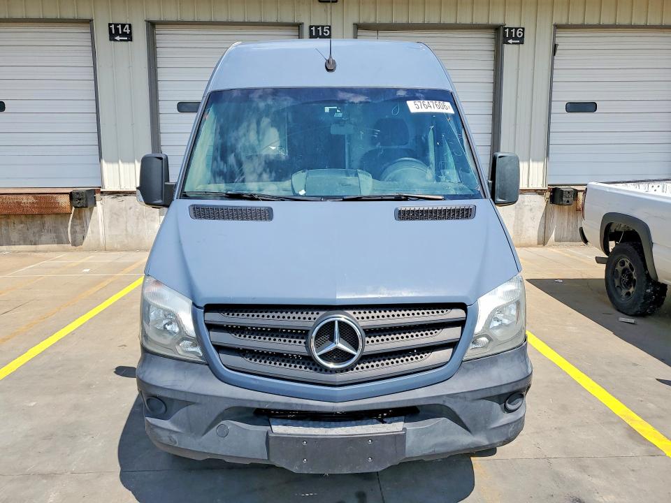 57647606 :رقم المزاد ، WD3PE7CD2JP623436 vin ، 2018 Mercedes-benz Sprinter مزاد بيع
