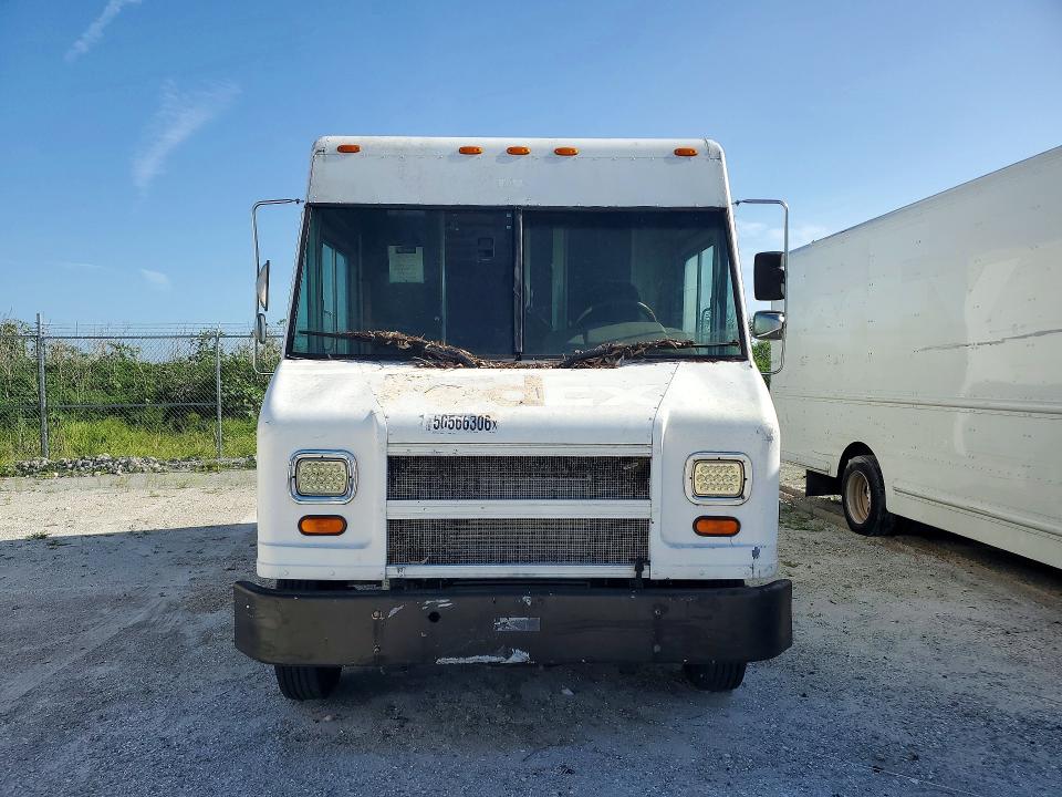 Продажа на аукционе авто 2000 Freightliner Chassis, vin: 4UZA4FA46YCF82045, номер лота: 50566306