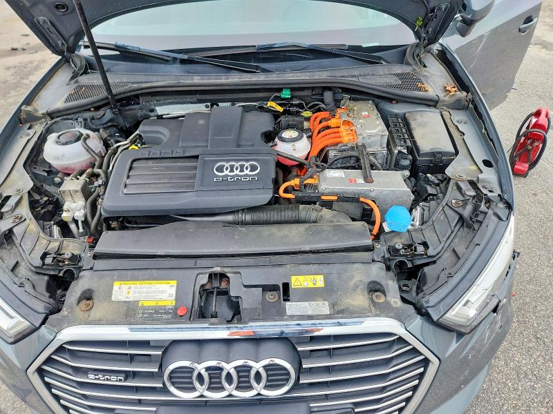 58111476 :رقم المزاد ، WAUSPBFF1JA067081 vin ، 2018 Audi A3 مزاد بيع