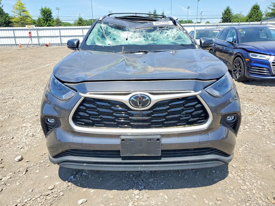 Auction sale of the 2022 Toyota Highlander, vin: 5TDGZRBH2NS559808, lot number: 56514456