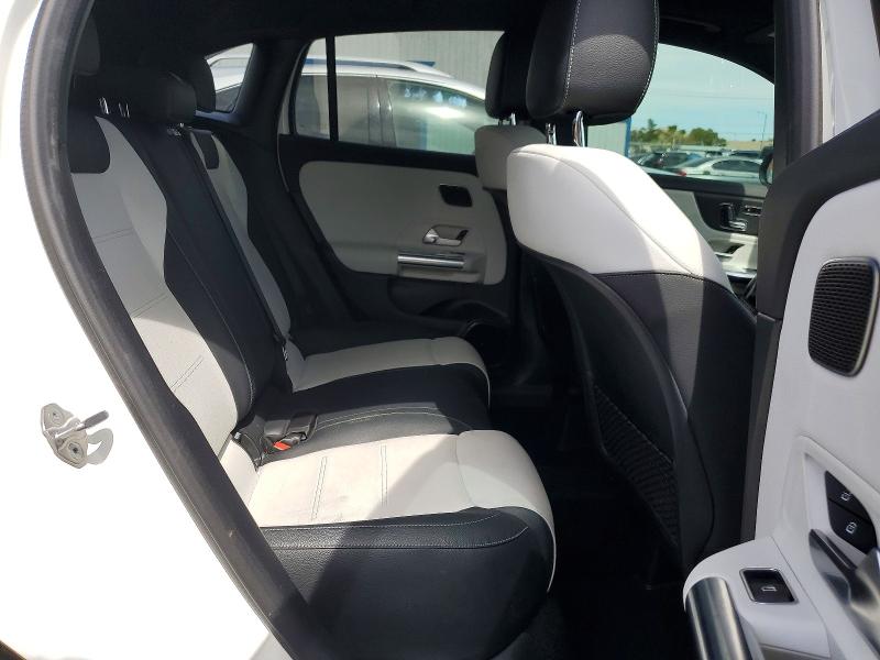 56644556 :رقم المزاد ، W1N4N4GB0MJ251580 vin ، 2021 Mercedes-benz Gla مزاد بيع