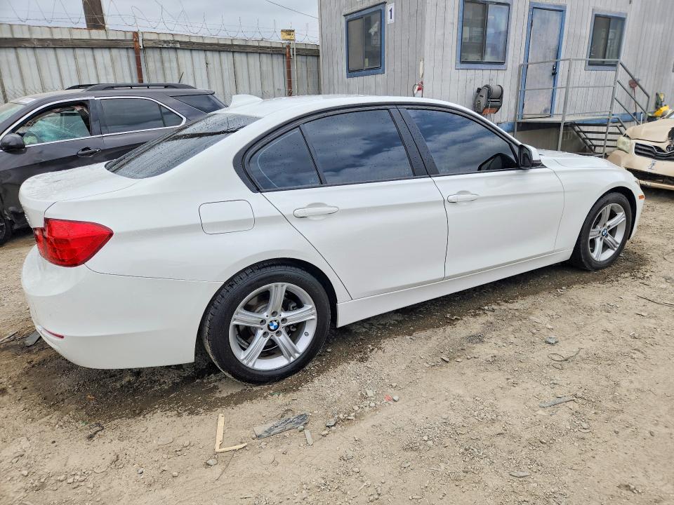 85612535 :رقم المزاد ، WBA3C1C5XFK119864 vin ، 2015 Bmw 328 مزاد بيع