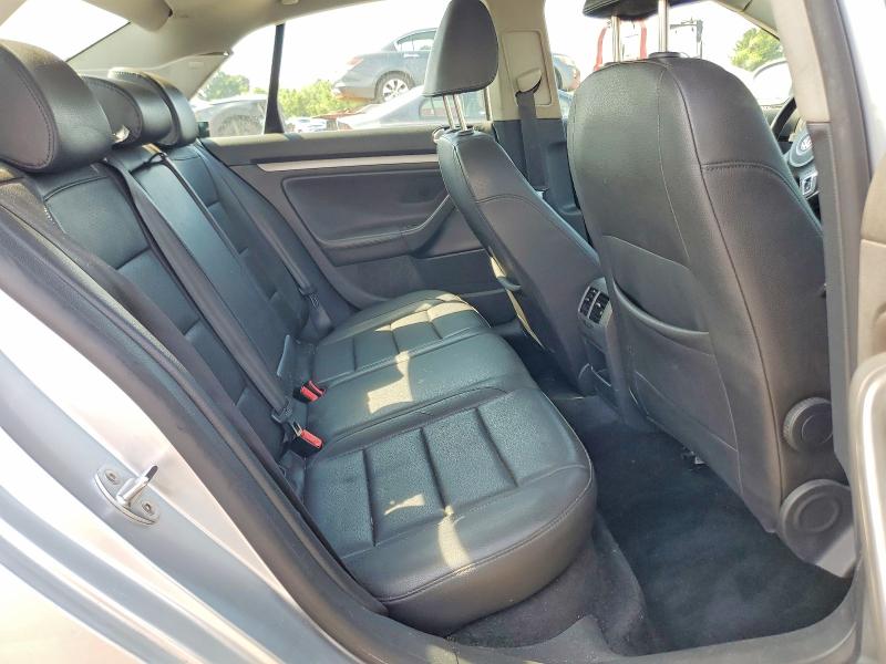 2010 Volkswagen Jetta მანქანა იყიდება აუქციონზე, vin: 3VWRZ7AJ3AM008554, აუქციონის ნომერი: 58717536