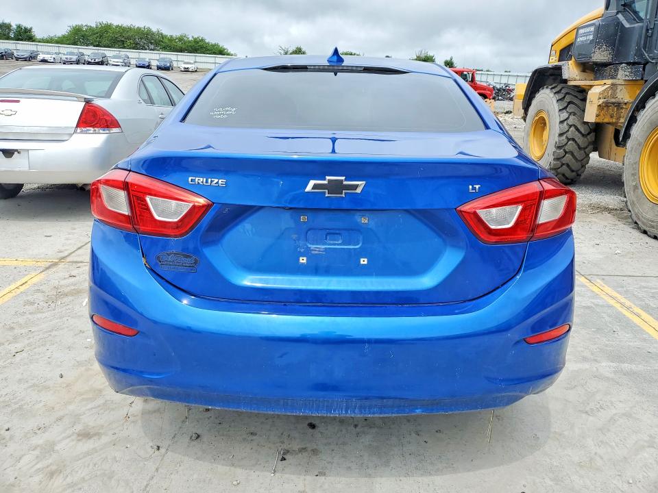 Продаж на аукціоні авто 2018 Chevrolet Cruze, vin: 1G1BE5SM2J7238716, номер лоту: 56973666