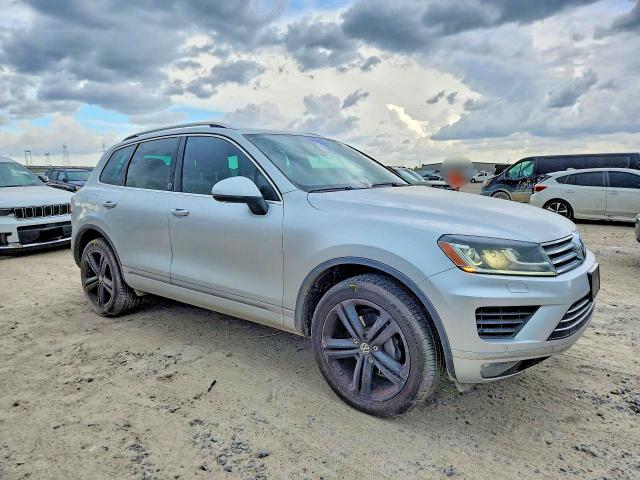 Продажа на аукционе авто 2017 Volkswagen Touareg, vin: WVGRF7BP6HD001453, номер лота: 55628166