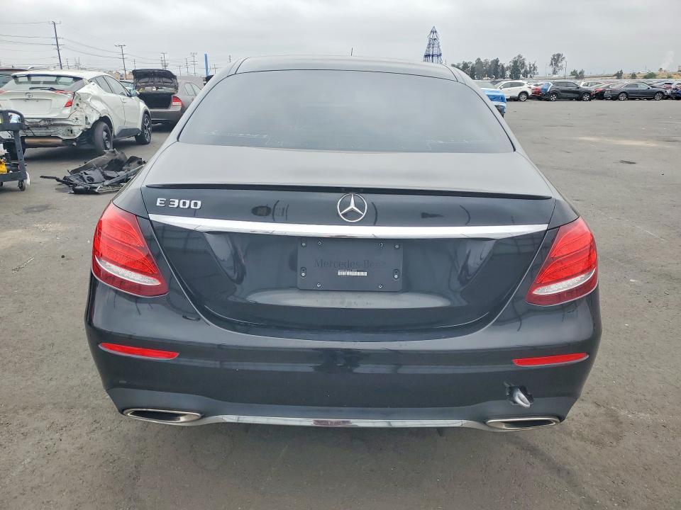 58135556 :رقم المزاد ، WDDZF4JB5KA618205 vin ، 2019 Mercedes-benz E مزاد بيع